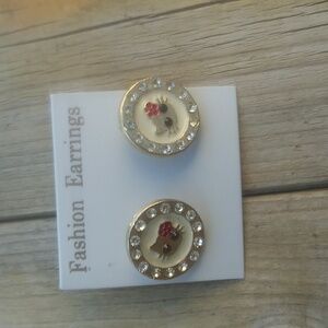 Circle cat earrings.